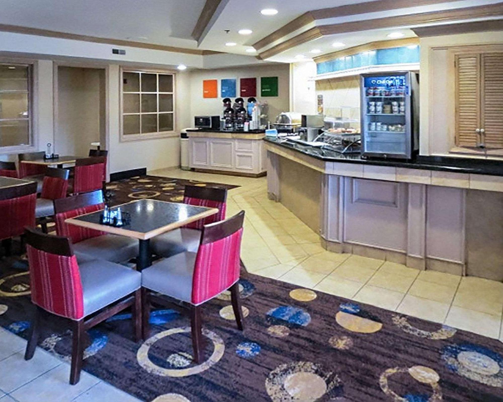 Comfort Suites Fort Wayne - Southwest Екстер'єр фото